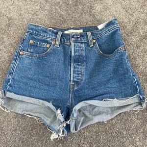 Levi’s rib cage shorts
